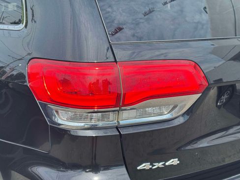 Used 2017 Jeep Grand Cherokee Overland AWD/4WD image 11