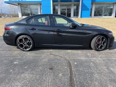 Used 2023 Alfa Romeo Giulia Veloce image 9