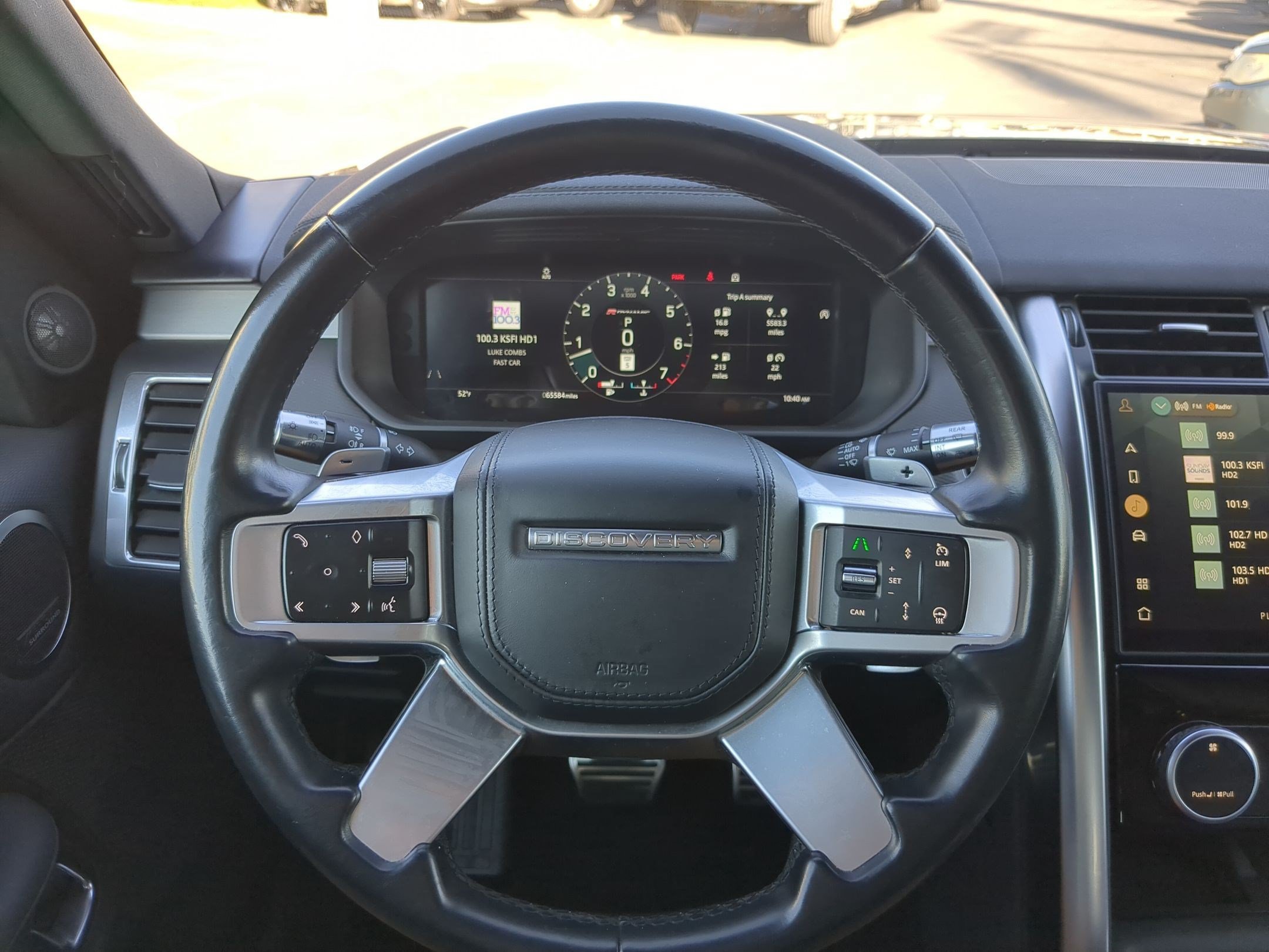 Used 2022 Land Rover Discovery HSE R-Dynamic AWD/4WD image 17