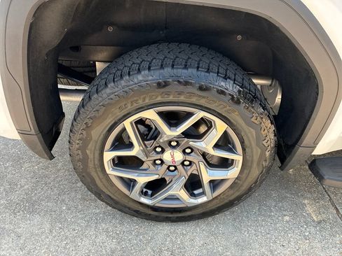 Used 2025 GMC Sierra 1500 SLE w/ X31 Off-Road Package AWD/4WD image 7