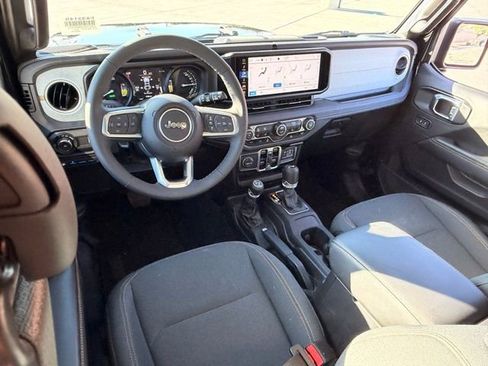 Used 2025 Jeep Wrangler Unlimited Sahara AWD/4WD image 8
