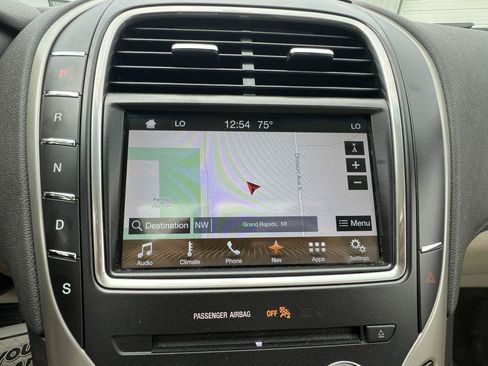 Used 2017 Lincoln MKX Select w/ Select Plus Package FWD image 14