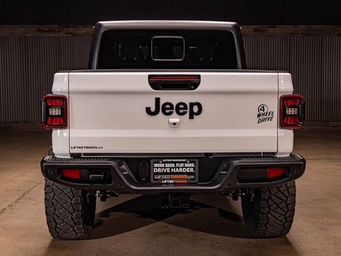 Used 2025 Jeep Gladiator Willys image 8