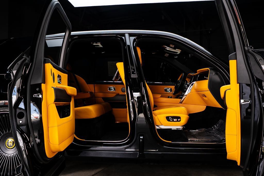 Used 2025 Rolls-Royce Cullinan AWD/4WD image 61