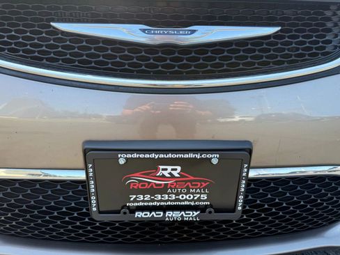 Used 2017 Chrysler Pacifica Touring-L image 53