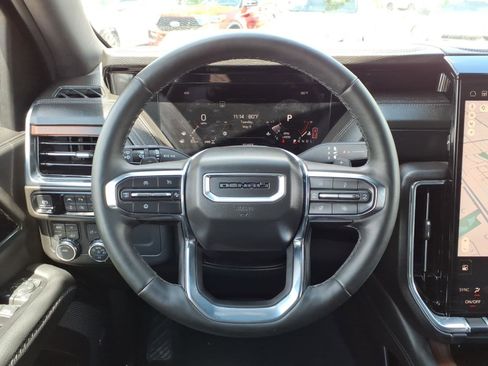 Used 2025 GMC Yukon XL Denali AWD/4WD image 18