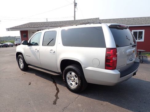 Used 2010 Chevrolet Suburban LT AWD/4WD image 4