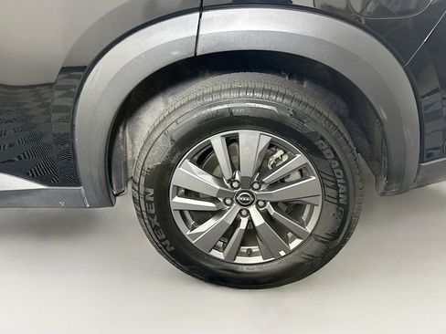 Used 2025 Nissan Pathfinder SV image 11