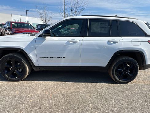 New 2026 Jeep Grand Cherokee Limited w/ Limited Altitude Package image 11