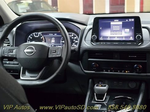 Used 2025 Nissan Rogue SV image 18
