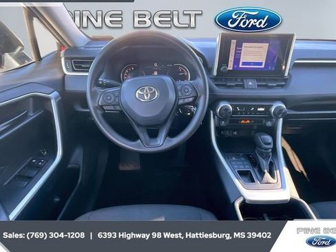Used 2024 Toyota RAV4 LE image 5