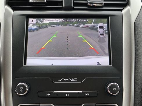 Used 2019 Ford Fusion SE FWD image 11