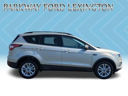 Used 2017 Ford Escape SE w/ Equipment Group 201A FWD image 6
