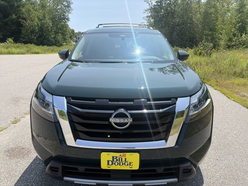 Certified 2024 Nissan Pathfinder Platinum AWD/4WD image 2