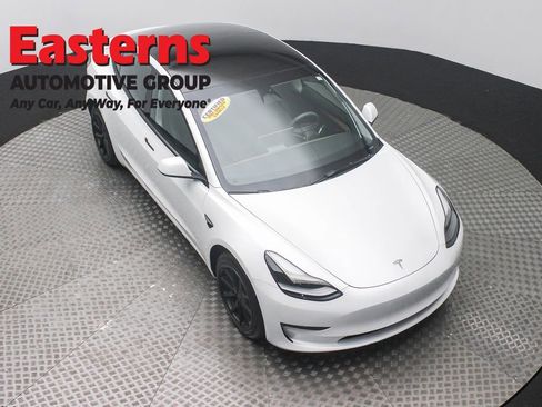 Used 2023 Tesla Model 3 Standard Range image 3