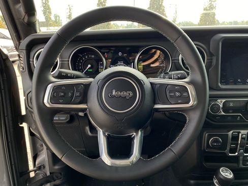 Used 2023 Jeep Wrangler Unlimited Sahara image 11