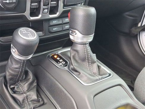 New 2025 Jeep Gladiator Sport image 25