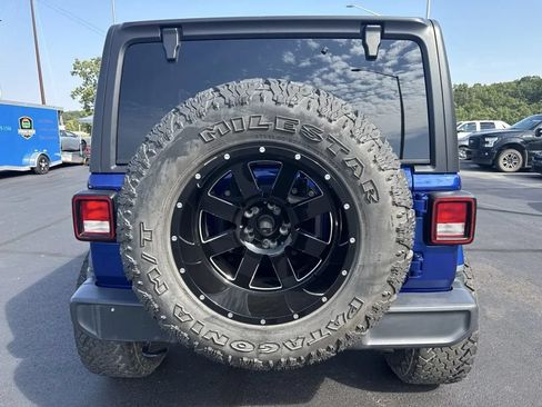 Used 2019 Jeep Wrangler Unlimited Sahara w/ Uconnect 4C Nav & Sound Group AWD/4WD image 3