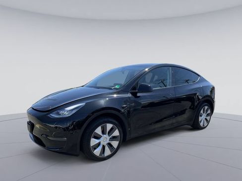 Used 2023 Tesla Model Y Long Range AWD/4WD image 1