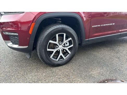 Used 2024 Jeep Grand Cherokee L Limited w/ Luxury Tech Group II image 22