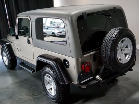 Used 2006 Jeep Wrangler Unlimited Rubicon w/ Security Group AWD/4WD image 40