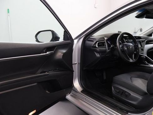 Used 2018 Toyota Camry LE FWD image 9