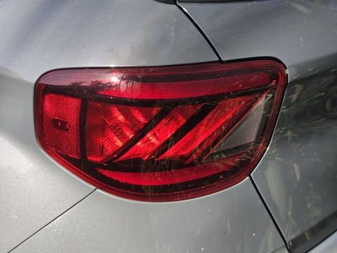 Used 2022 Hyundai Venue Limited w/ Cargo Package FWD image 8