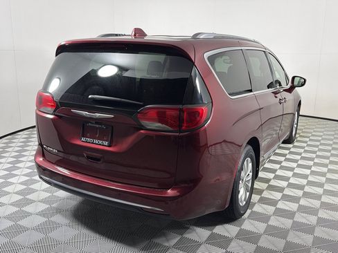 Used 2019 Chrysler Pacifica Touring-L FWD image 5