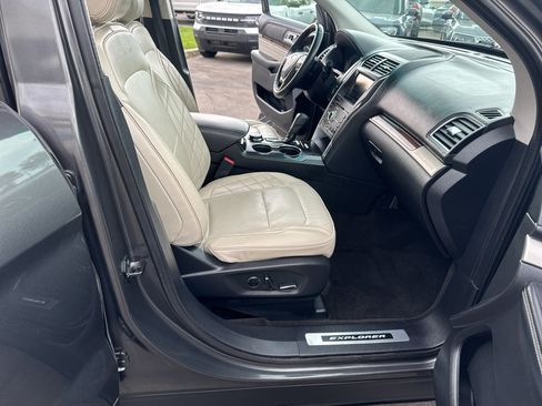 Used 2016 Ford Explorer Platinum AWD/4WD image 30