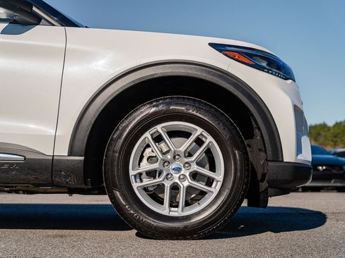 Certified 2025 Ford Explorer Active image 9