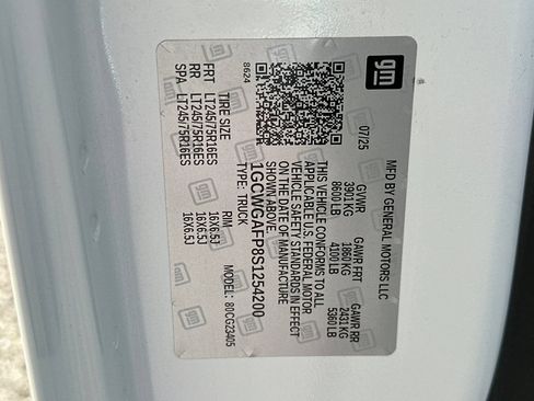 Used 2025 Chevrolet Express 2500 w/ Driver Convenience Package RWD image 34