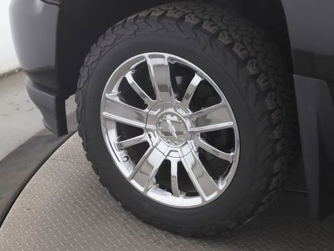 Used 2017 Chevrolet Silverado 1500 High Country image 13