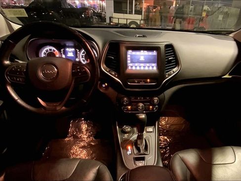 Used 2020 Jeep Cherokee Latitude Lux w/ Comfort/Convenience Group image 14