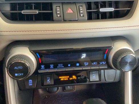 Used 2020 Toyota RAV4 Limited FWD image 14