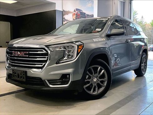 Used 2023 GMC Terrain SLT image 3