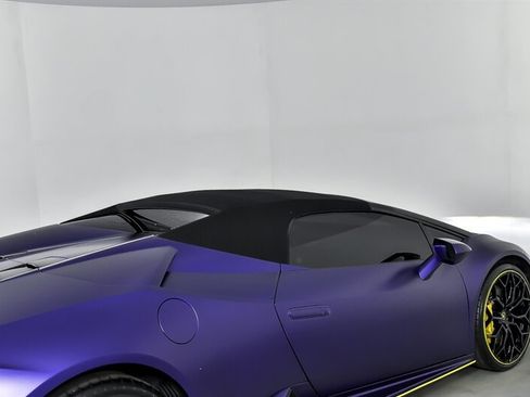 Used 2021 Lamborghini Huracan EVO RWD image 15