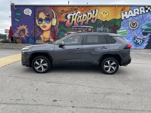 Used 2022 Toyota RAV4 SE AWD/4WD image 2