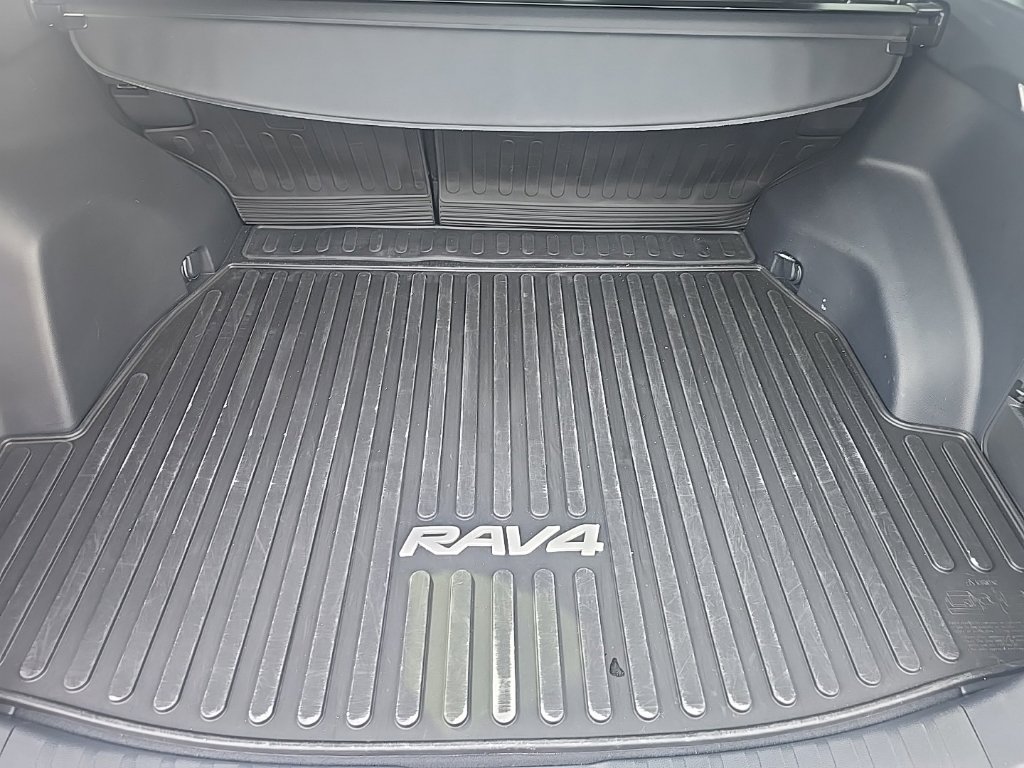 Used 2024 Toyota RAV4 SE w/ Convenience Package AWD/4WD image 10