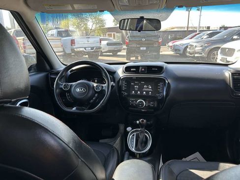 Used 2017 Kia Soul ! image 9
