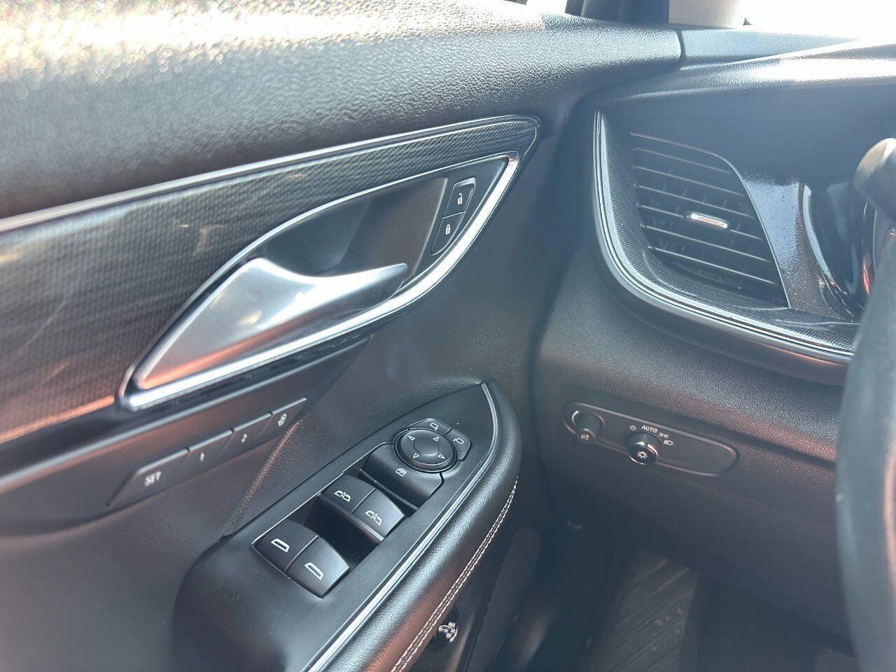 Used 2021 Buick Envision Essence w/ Sport Touring Package AWD/4WD image 17