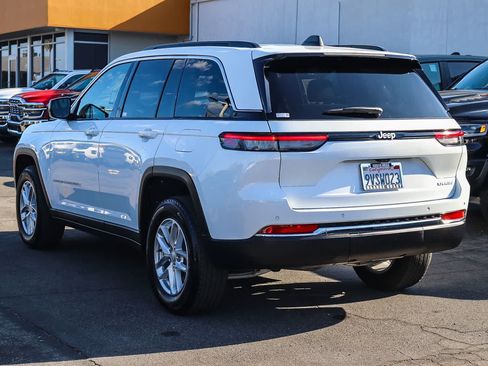 Used 2025 Jeep Grand Cherokee Laredo X RWD image 6