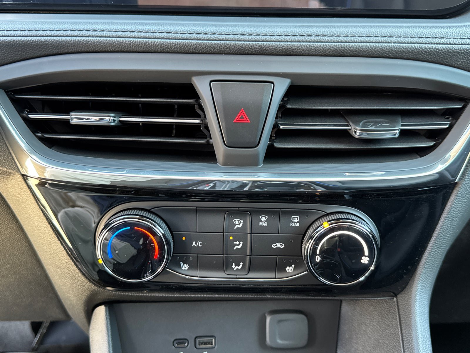 Used 2026 Buick Encore GX Sport Touring w/ Comfort Package FWD image 32
