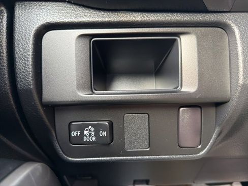 Used 2016 Toyota Tacoma SR5 image 17