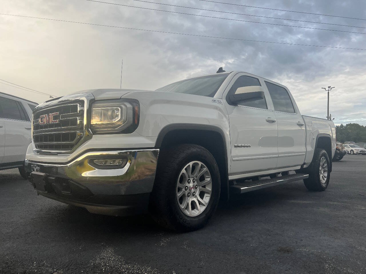 Used 2016 GMC Sierra 1500 SLE w/ SLE Value Package AWD/4WD image 1