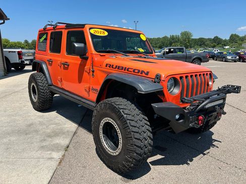 Used 2018 Jeep Wrangler Unlimited Rubicon w/ LED Lighting Group AWD/4WD image 3