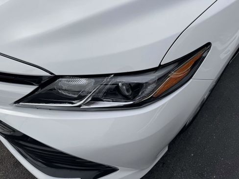 Used 2020 Toyota Camry LE w/ Carpet Mat Package image 8