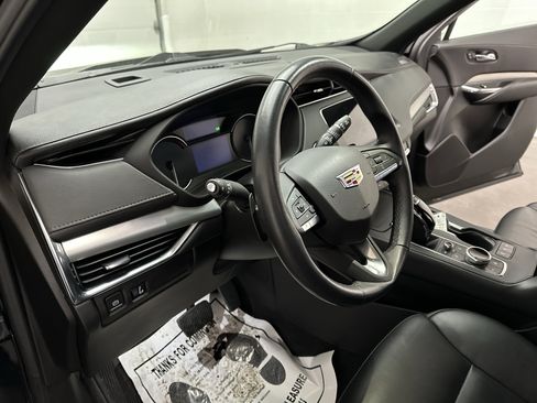 Used 2023 Cadillac XT4 Premium Luxury image 18