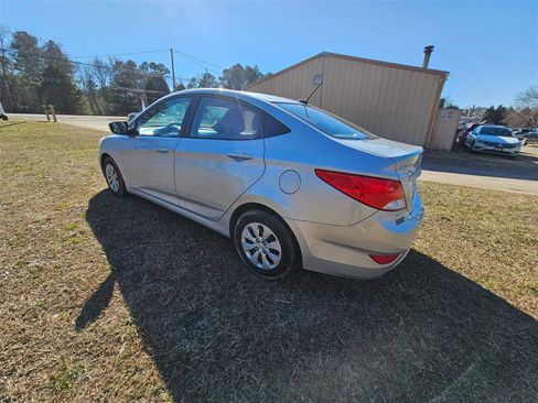 Used 2016 Hyundai Accent SE image 5