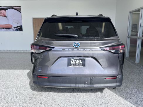 Used 2025 Toyota Sienna XLE image 14