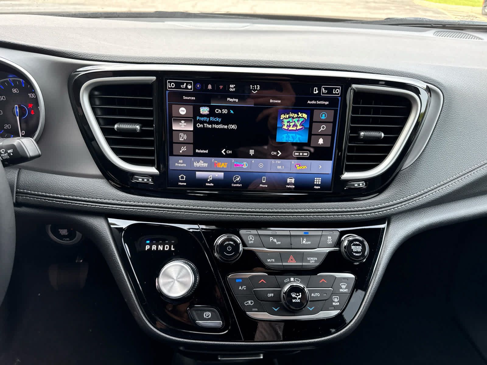 New 2027 Chrysler Pacifica Select AWD/4WD image 21
